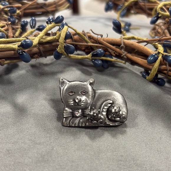 Jewelry - Vintage Torino Pewter Cat Brooch Pin With Earrings 1.25”x7/8”